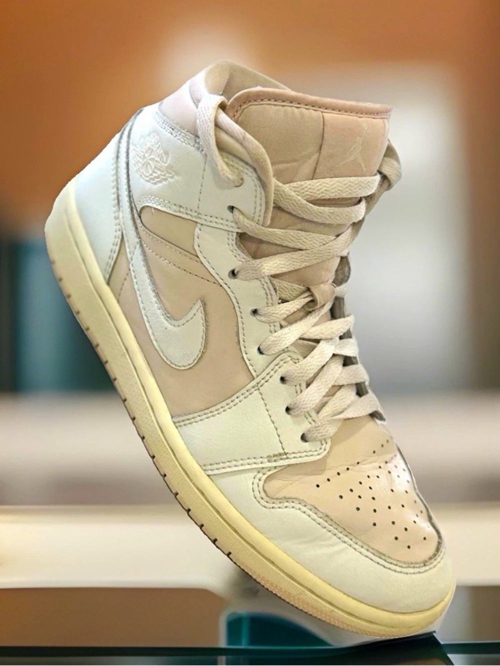 Jordan Men’s High Top Lace-Up Athletic Sneakers Beige Solid Rubber DQ6472-201